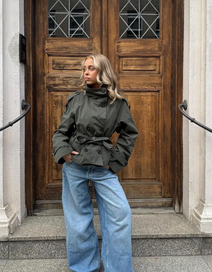 Mara cropped trench coat in olive | SOKYND