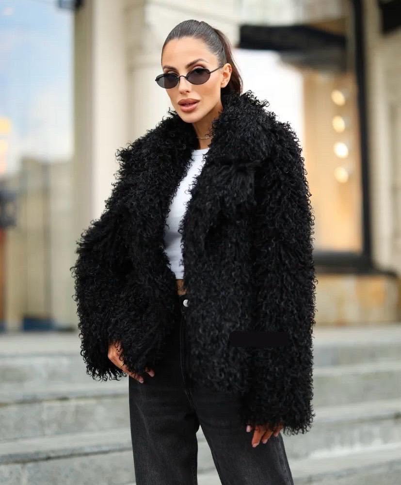 SOKYND Lyndie Short Faux Fur Coat in Black